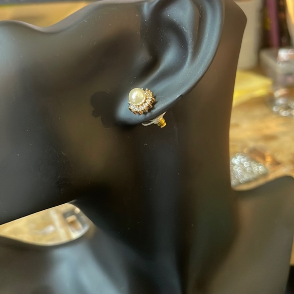 NEW JUNE Pearl Crystal Cluster Stud Earrings - Picture 5 of 5